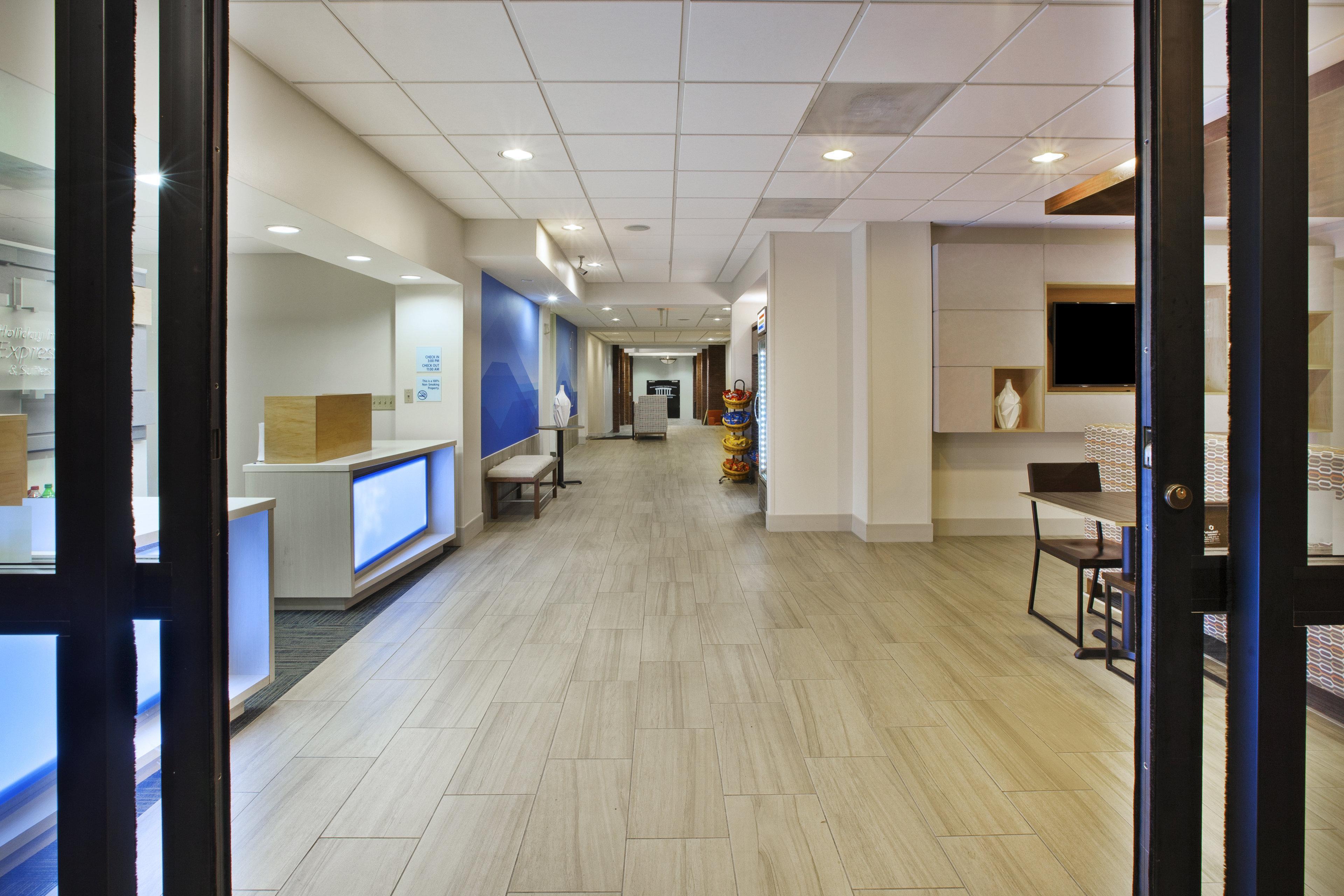 Holiday Inn Express Hotel & Suites Manchester Conference Center By Ihg Exteriér fotografie